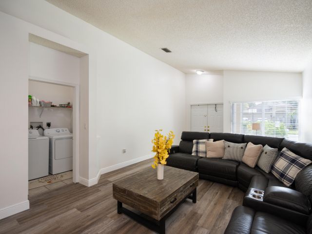 Продажа дома по адресу 370 SW 203rd Avenue - фото 6328486