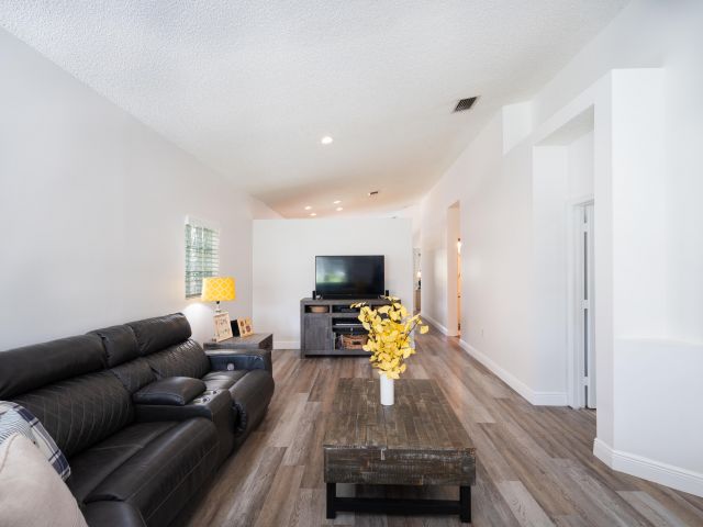 Продажа дома по адресу 370 SW 203rd Avenue - фото 6328487