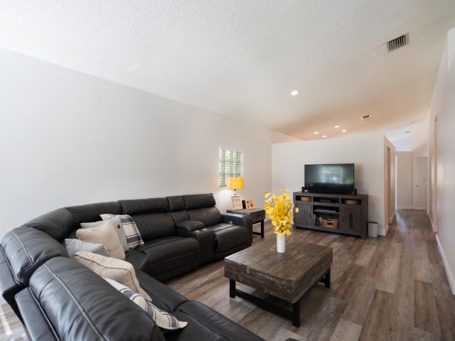 Продажа дома по адресу 370 SW 203rd Avenue - фото 6328489