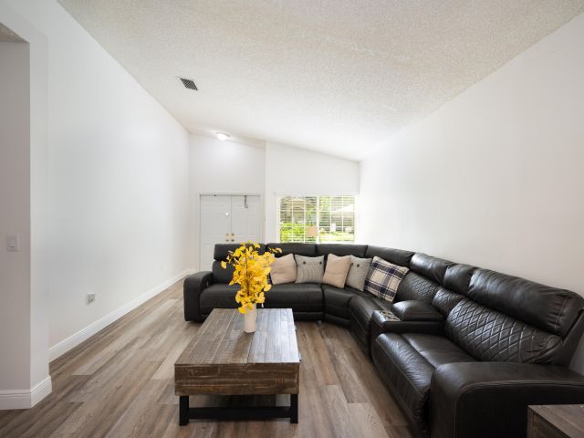 Продажа дома по адресу 370 SW 203rd Avenue - фото 6328492