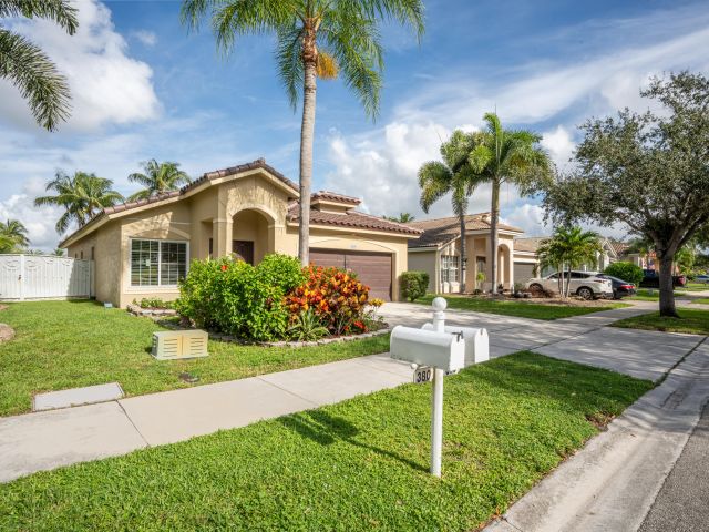 Продажа дома по адресу 370 SW 203rd Avenue - фото 6328496