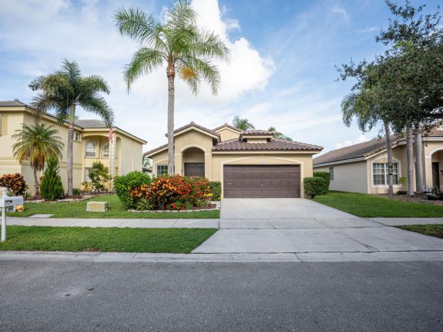 Продажа дома по адресу 370 SW 203rd Avenue - фото 6328497