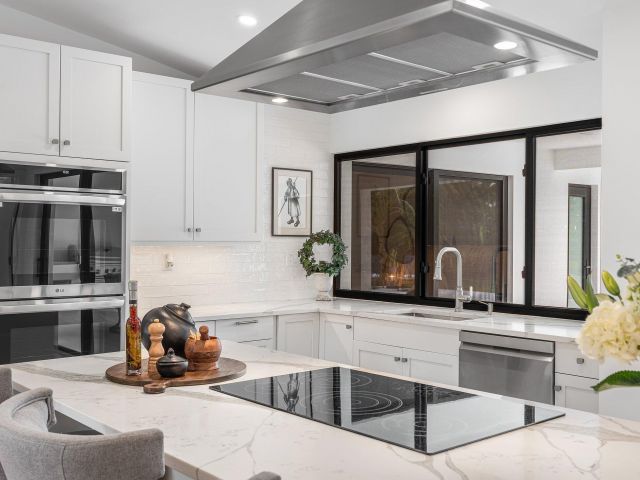 Продажа дома по адресу 6901 Giralda Circle - фото 6363982