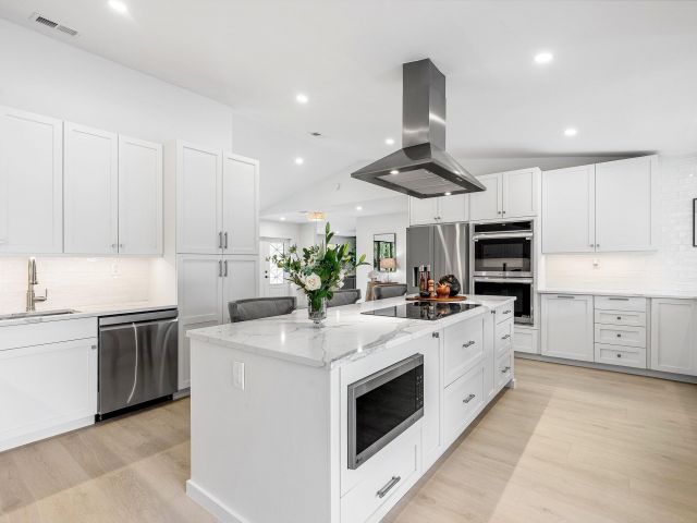 Продажа дома по адресу 6901 Giralda Circle - фото 6363983