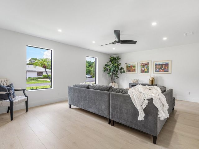 Продажа дома по адресу 6901 Giralda Circle - фото 6363986