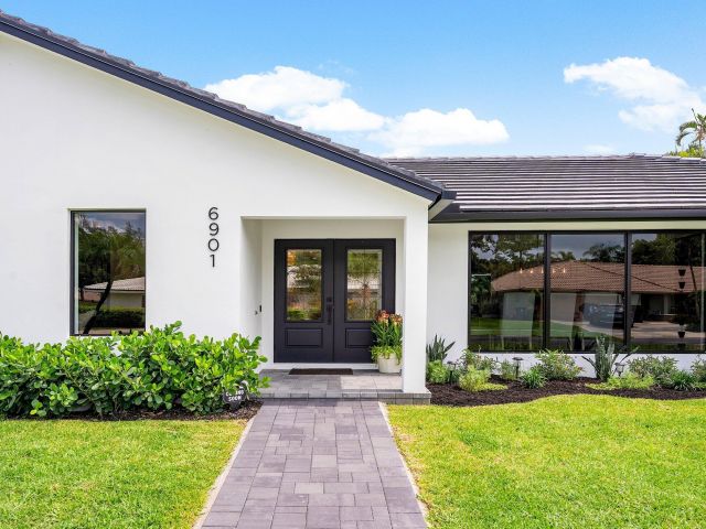 Продажа дома по адресу 6901 Giralda Circle - фото 6363993