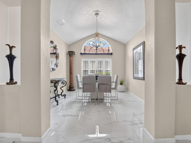 Продажа дома по адресу 13486 Barcelona Lake Circle - фото 6656954