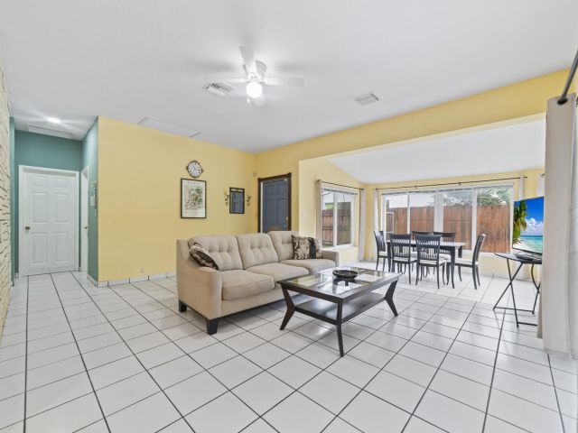 Продажа дома по адресу 906 NE 5th Street - фото 6345852