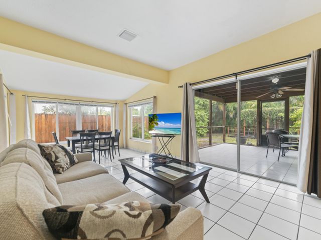 Продажа дома по адресу 906 NE 5th Street - фото 6345853