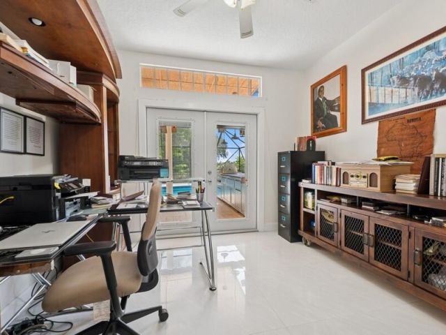 Продажа дома по адресу 1920 Embassy Drive - фото 6345773