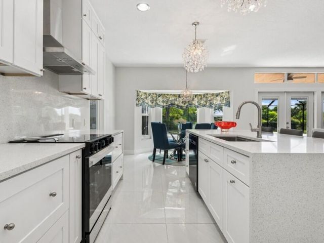 Продажа дома по адресу 1920 Embassy Drive - фото 6345782