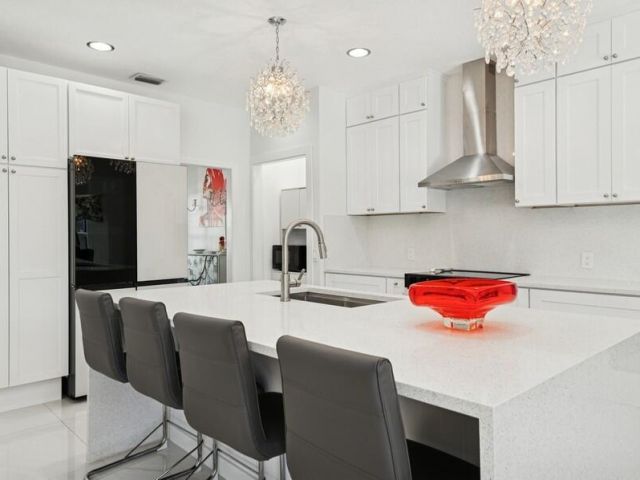 Продажа дома по адресу 1920 Embassy Drive - фото 6345784