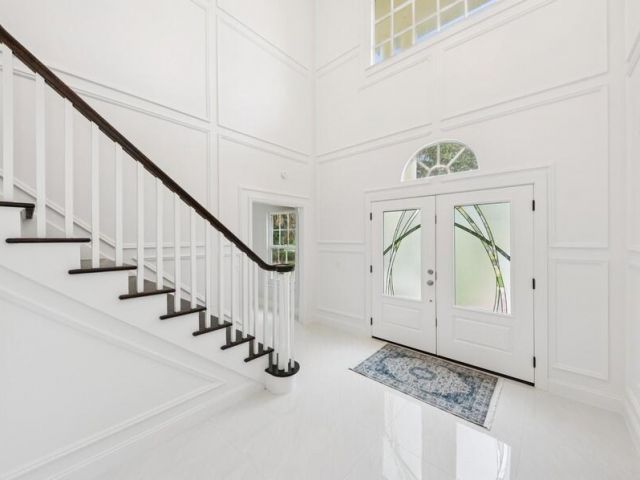 Продажа дома по адресу 1920 Embassy Drive - фото 6345786