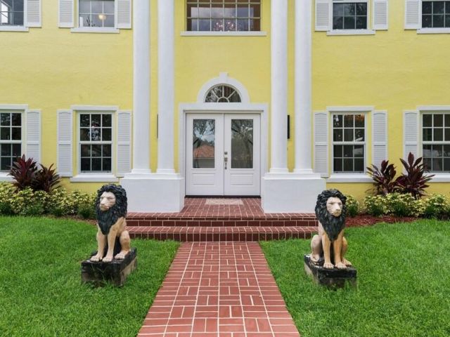 Продажа дома по адресу 1920 Embassy Drive - фото 6345787