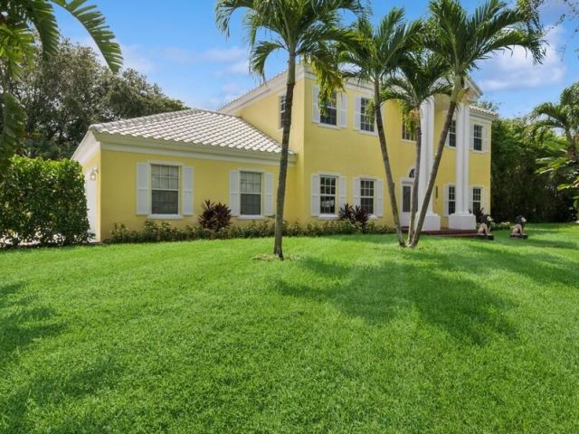 Продажа дома по адресу 1920 Embassy Drive - фото 6345788