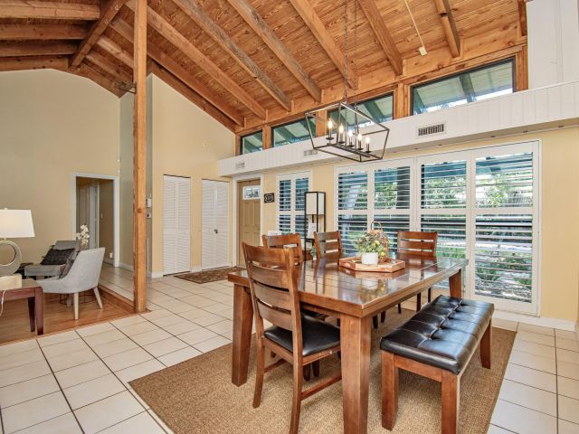 Продажа дома по адресу 6711 NW 26th Avenue - фото 6346514