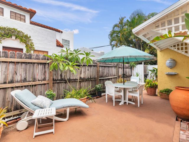 Продажа дома по адресу 239 Lytton Court - фото 6345152