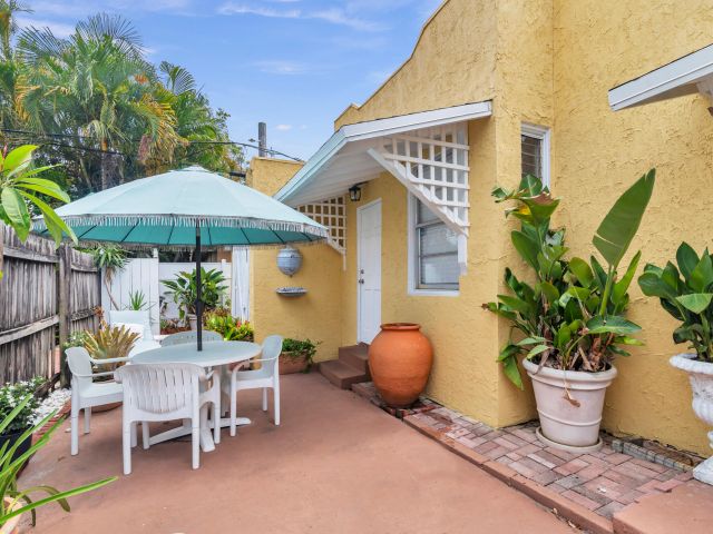 Продажа дома по адресу 239 Lytton Court - фото 6345153