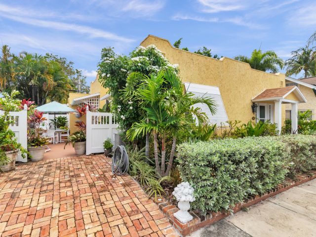 Продажа дома по адресу 239 Lytton Court - фото 6345155