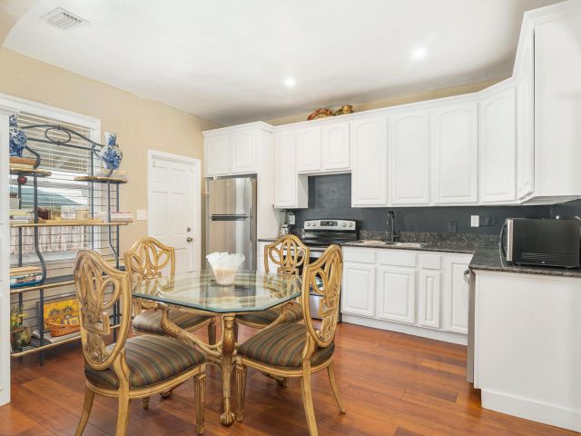 Продажа дома по адресу 239 Lytton Court - фото 6345161