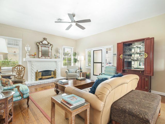 Продажа дома по адресу 239 Lytton Court - фото 6345166