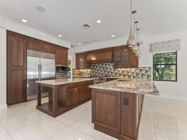 Продажа дома по адресу 16865 Pierre Circle - фото 6363170