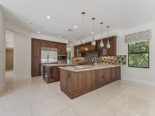 Продажа дома по адресу 16865 Pierre Circle - фото 6363171