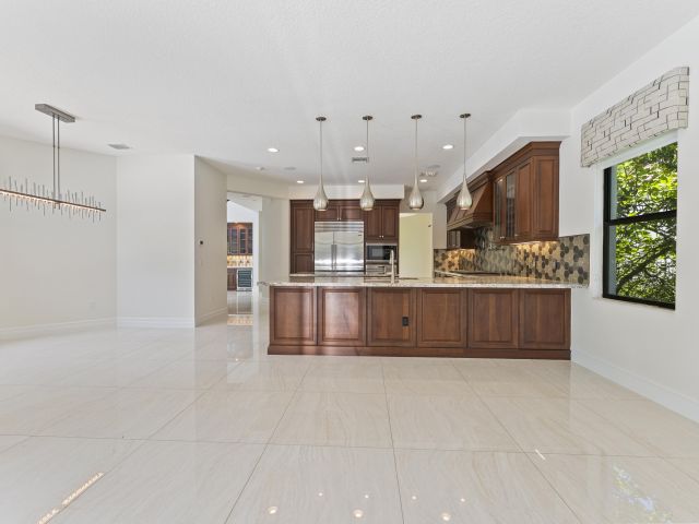 Продажа дома по адресу 16865 Pierre Circle - фото 6363172