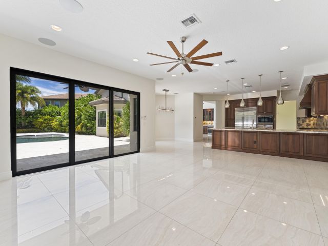 Продажа дома по адресу 16865 Pierre Circle - фото 6363174