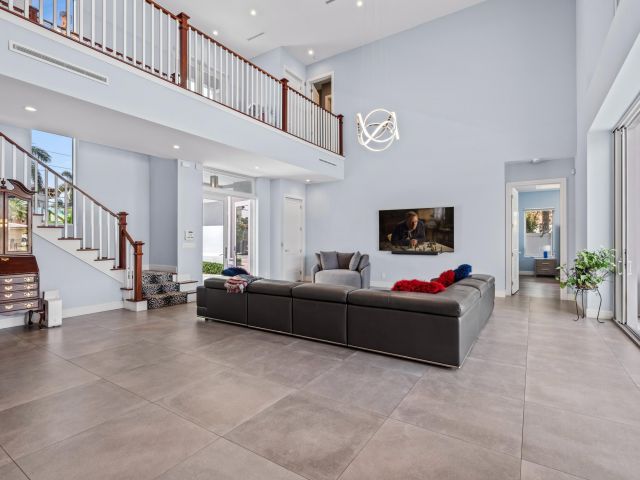 Продажа дома по адресу 807 Dover Street - фото 6400206