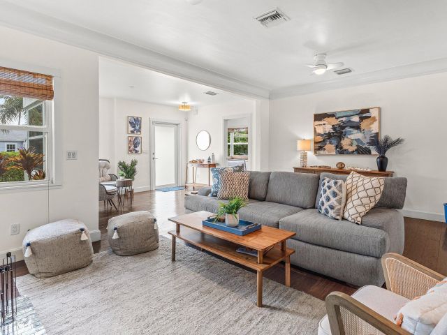 Дом в аренду по адресу 414 NE 7th Avenue - фото 6363096