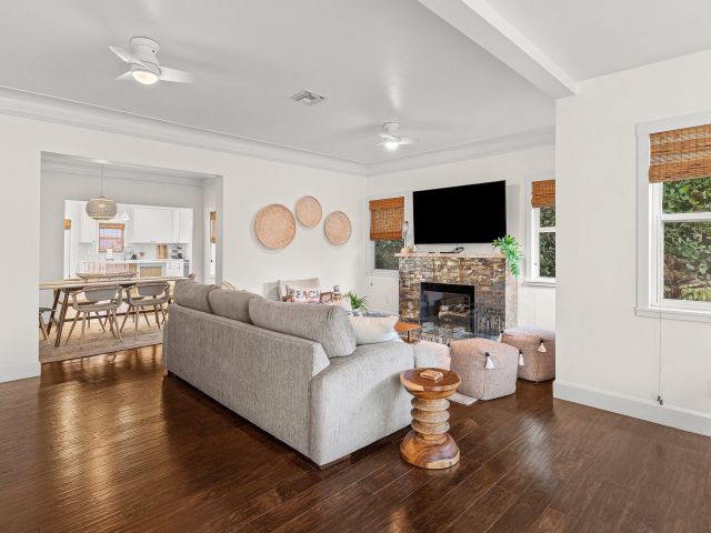 Дом в аренду по адресу 414 NE 7th Avenue - фото 6363097