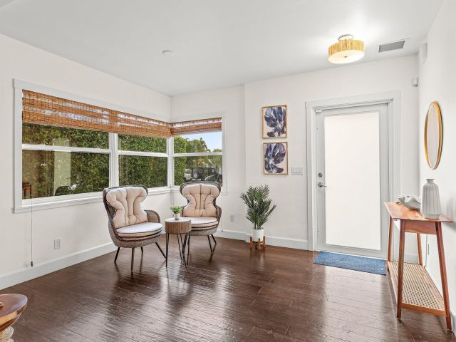 Дом в аренду по адресу 414 NE 7th Avenue - фото 6704093