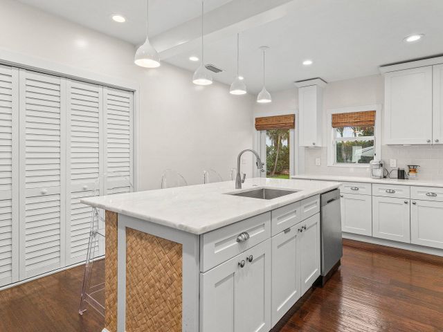 Дом в аренду по адресу 414 NE 7th Avenue - фото 6704100