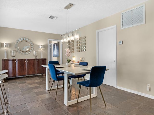 Продажа дома по адресу 4821 NE 29 Avenue - фото 6349656