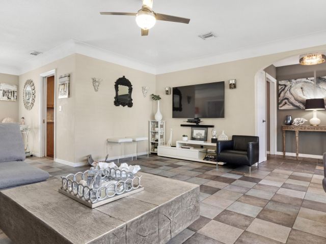 Продажа дома по адресу 4821 NE 29 Avenue - фото 6349665