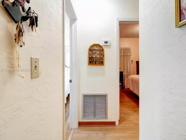 Продажа дома по адресу 3600 NW 19th Ter - фото 6341650