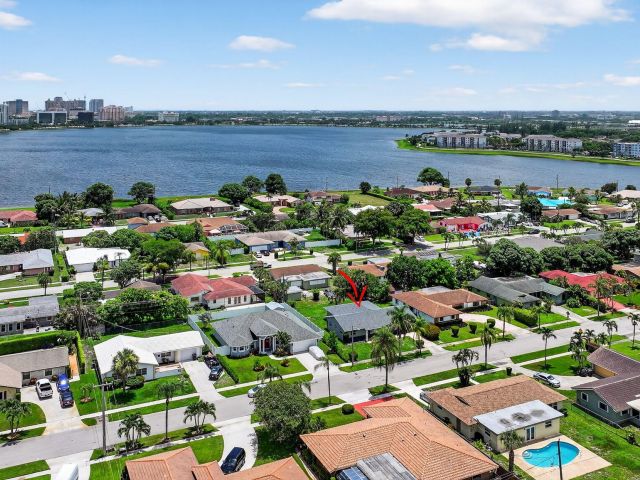 Продажа дома по адресу 600 S Mangonia Circle - фото 6343780