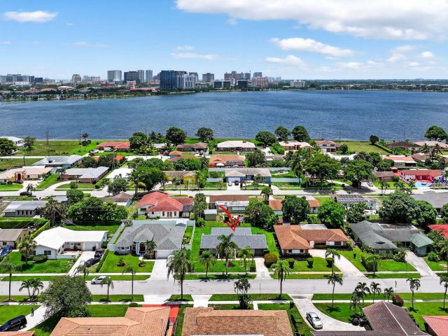 Продажа дома по адресу 600 S Mangonia Circle - фото 6343782