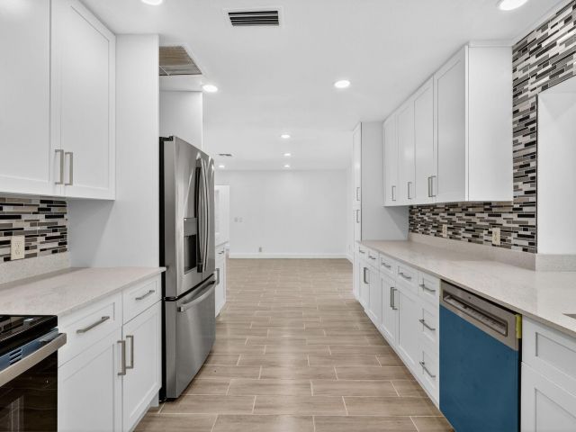 Продажа дома по адресу 600 S Mangonia Circle - фото 6656256