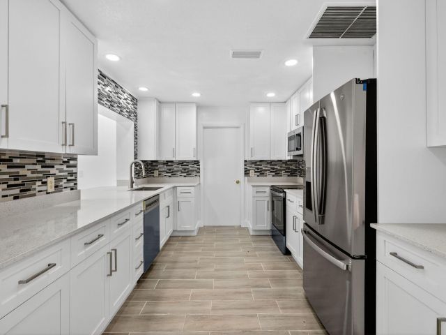 Продажа дома по адресу 600 S Mangonia Circle - фото 6656257