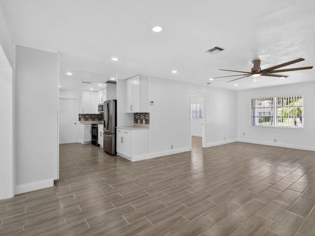 Продажа дома по адресу 600 S Mangonia Circle - фото 6656258