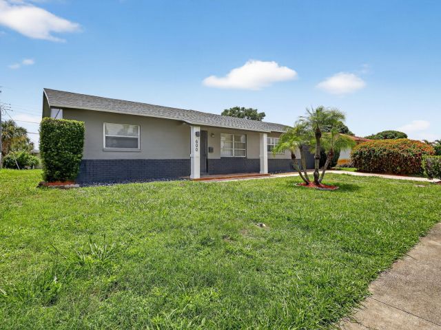 Продажа дома по адресу 600 S Mangonia Circle - фото 6656259