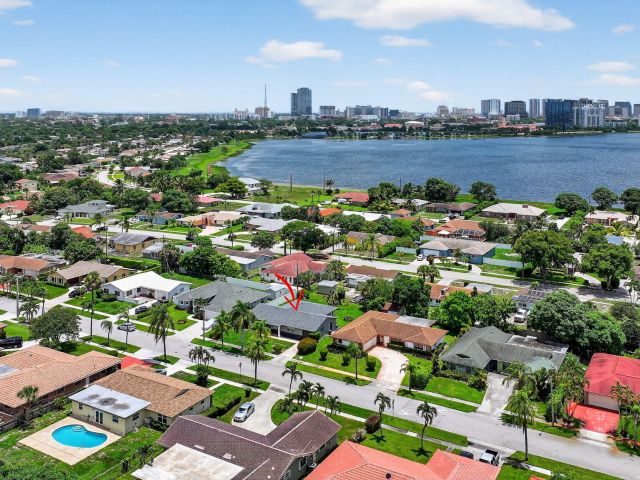 Продажа дома по адресу 600 S Mangonia Circle - фото 6656264