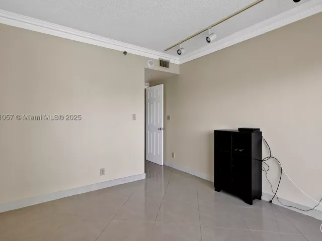 Продажа квартиры #1406/1405 - фото 9056725