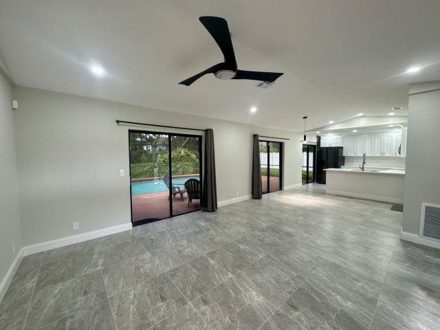 Дом в аренду по адресу 4160 NW 7th Court - фото 6392323