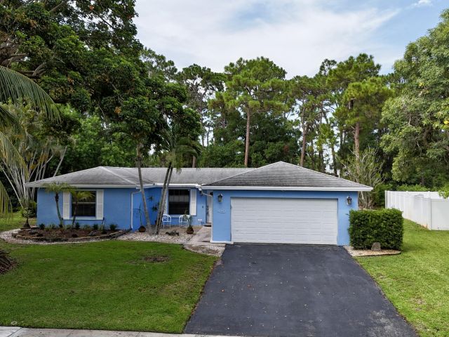 Дом в аренду по адресу 4160 NW 7th Court - фото 6392328