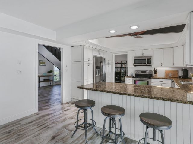 Продажа дома по адресу 1260 NW 15th Street - фото 6391201