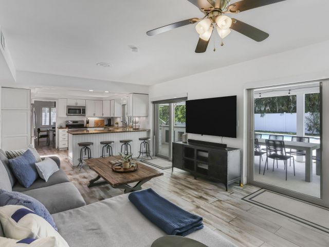 Продажа дома по адресу 1260 NW 15th Street - фото 6391203