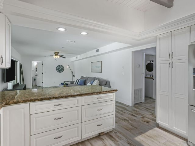 Продажа дома по адресу 1260 NW 15th Street - фото 6391205